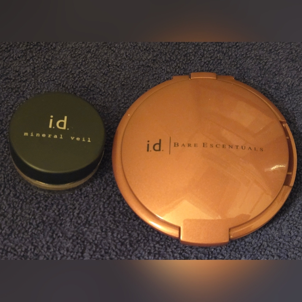 I.D Bare Minerals Bare Escentuals Feather Light Mineral Veil With Compact - New